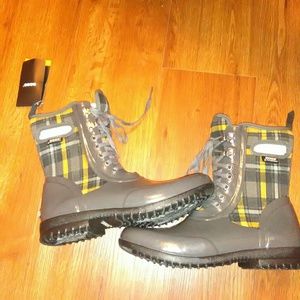 Bogs women's waterproof boots size 9 Sidney Plaid